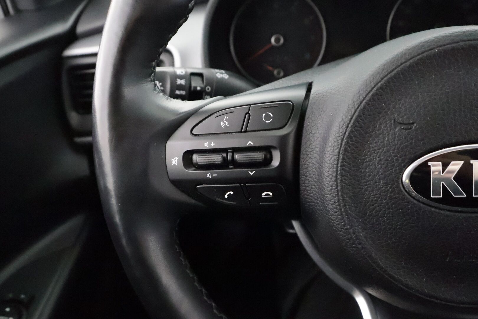 Kia Stonic 2019 1,0 T-GDI ISG 120hv LX DCT EcoDynamics - | Webasto | Vakkari | Lämm. ratti | Apple & Android | Bluetooth | Penkinlämmittimet | Ilmastointi | Huoltokirja | 2x renkaat | 