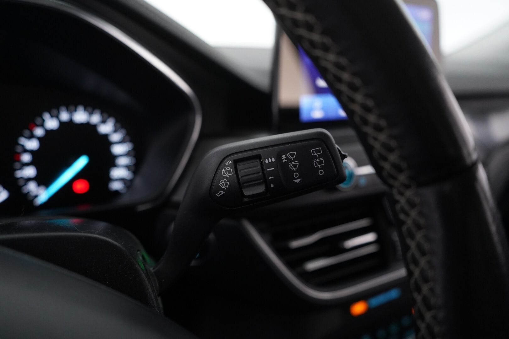 Ford Focus 2019 1,5 EcoBoost 182hv A8 Vignale Wagon * ACC / Lohkolämmitin / Kamera / Navi / Ratinlämmitin / B&O * - Suomi-auto / Kahdet OEM vanteet / Viimeisin huolto 137tkm!