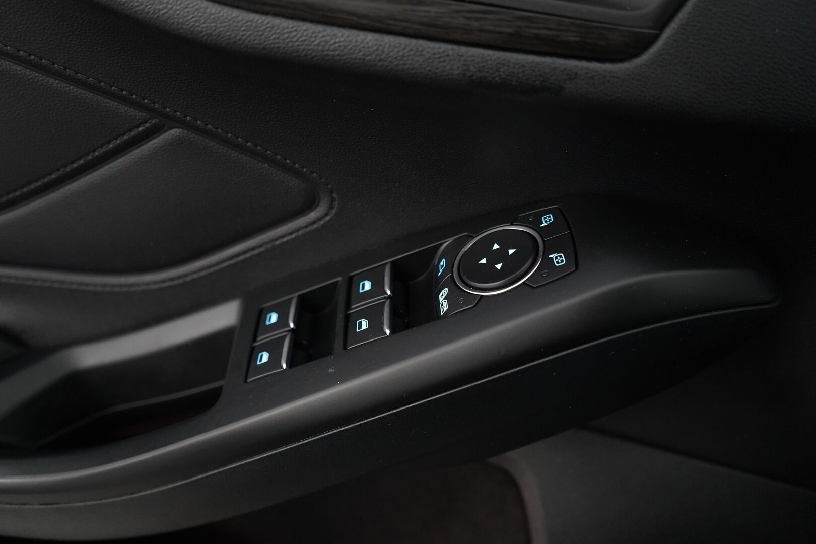 Ford Focus 2019 1,5 EcoBoost 182hv A8 Vignale Wagon * ACC / Lohkolämmitin / Kamera / Navi / Ratinlämmitin / B&O * - Suomi-auto / Kahdet OEM vanteet / Viimeisin huolto 137tkm!