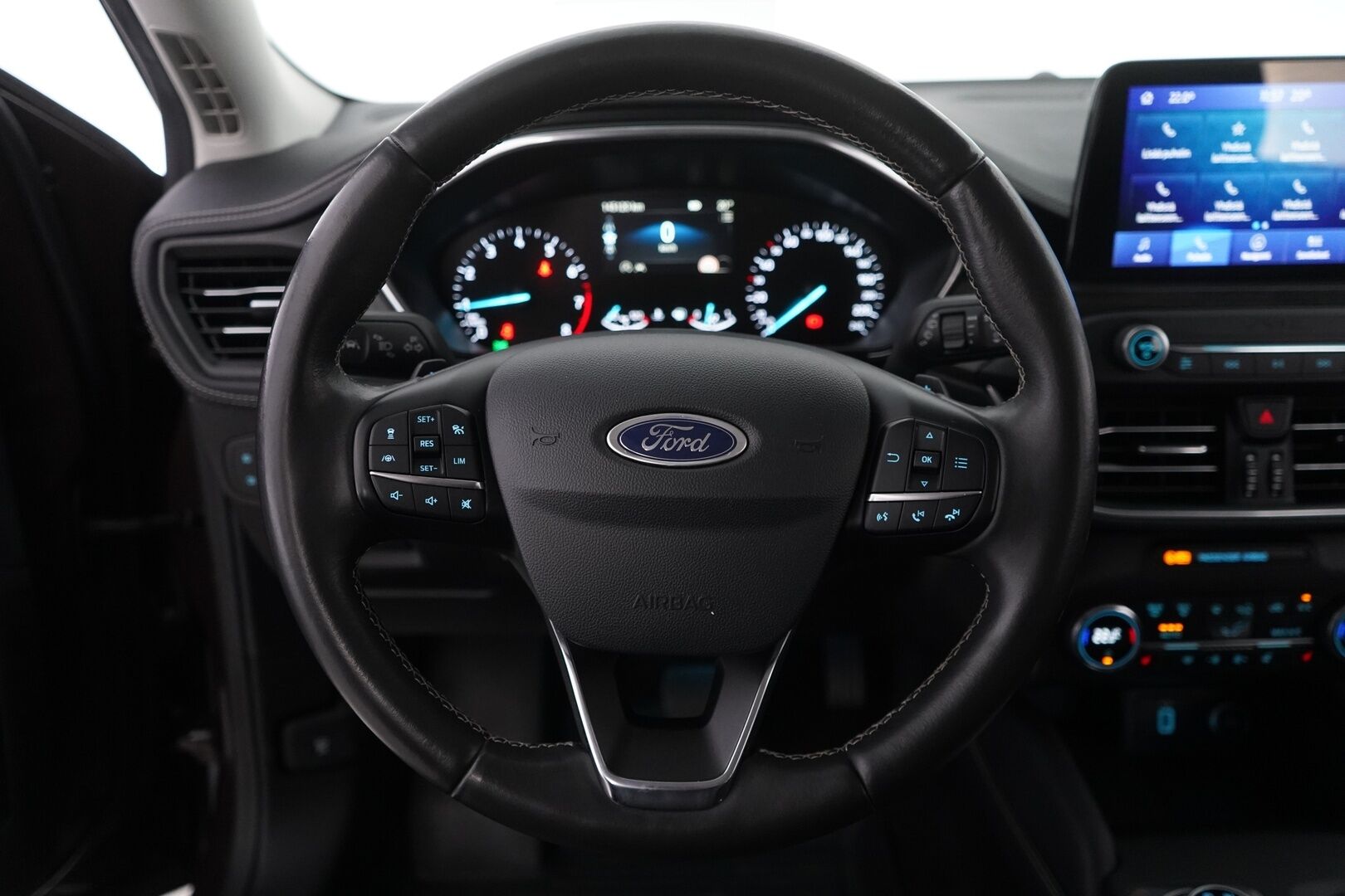 Ford Focus 2019 1,5 EcoBoost 182hv A8 Vignale Wagon * ACC / Lohkolämmitin / Kamera / Navi / Ratinlämmitin / B&O * - Suomi-auto / Kahdet OEM vanteet / Viimeisin huolto 137tkm!