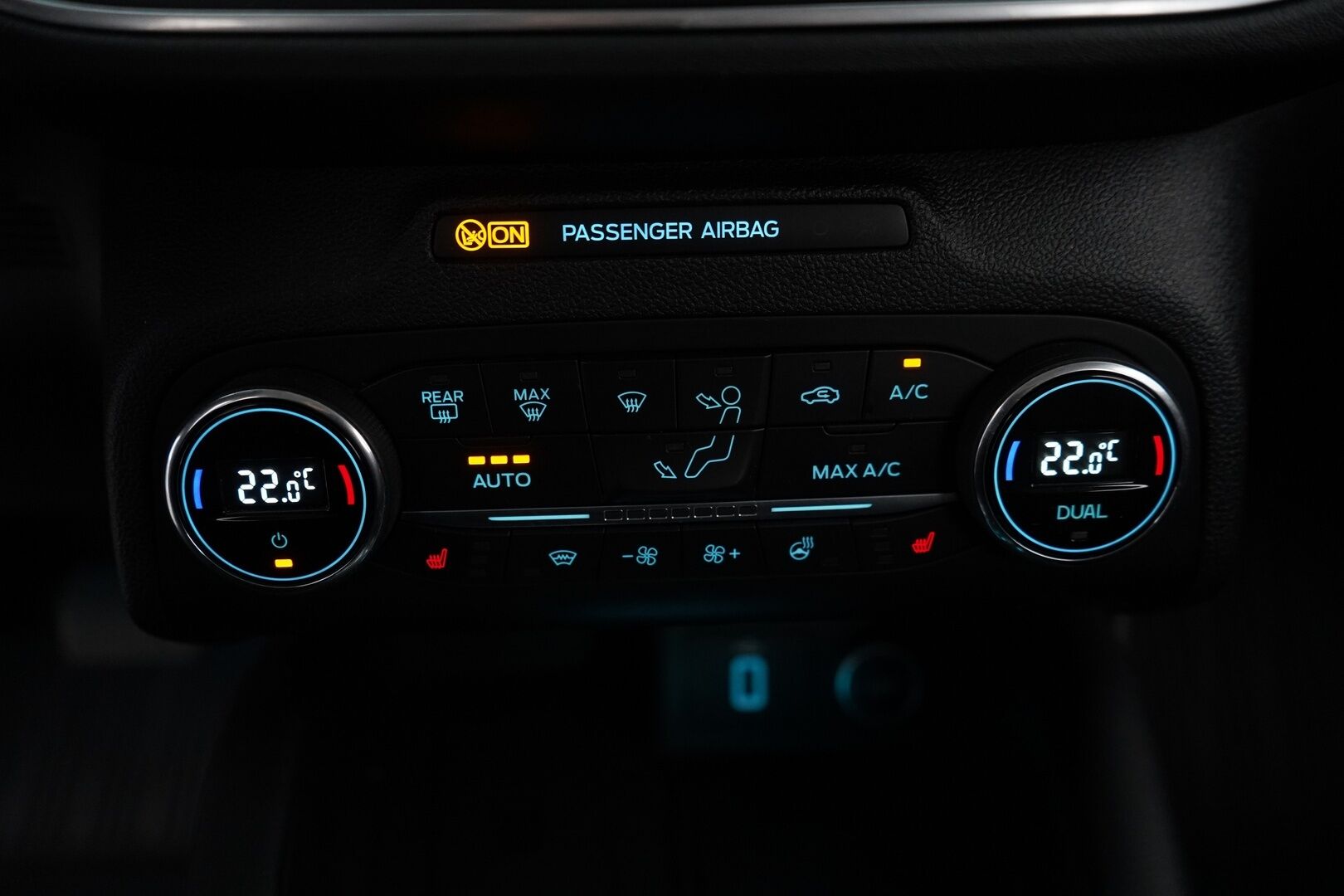 Ford Focus 2019 1,5 EcoBoost 182hv A8 Vignale Wagon * ACC / Lohkolämmitin / Kamera / Navi / Ratinlämmitin / B&O * - Suomi-auto / Kahdet OEM vanteet / Viimeisin huolto 137tkm!