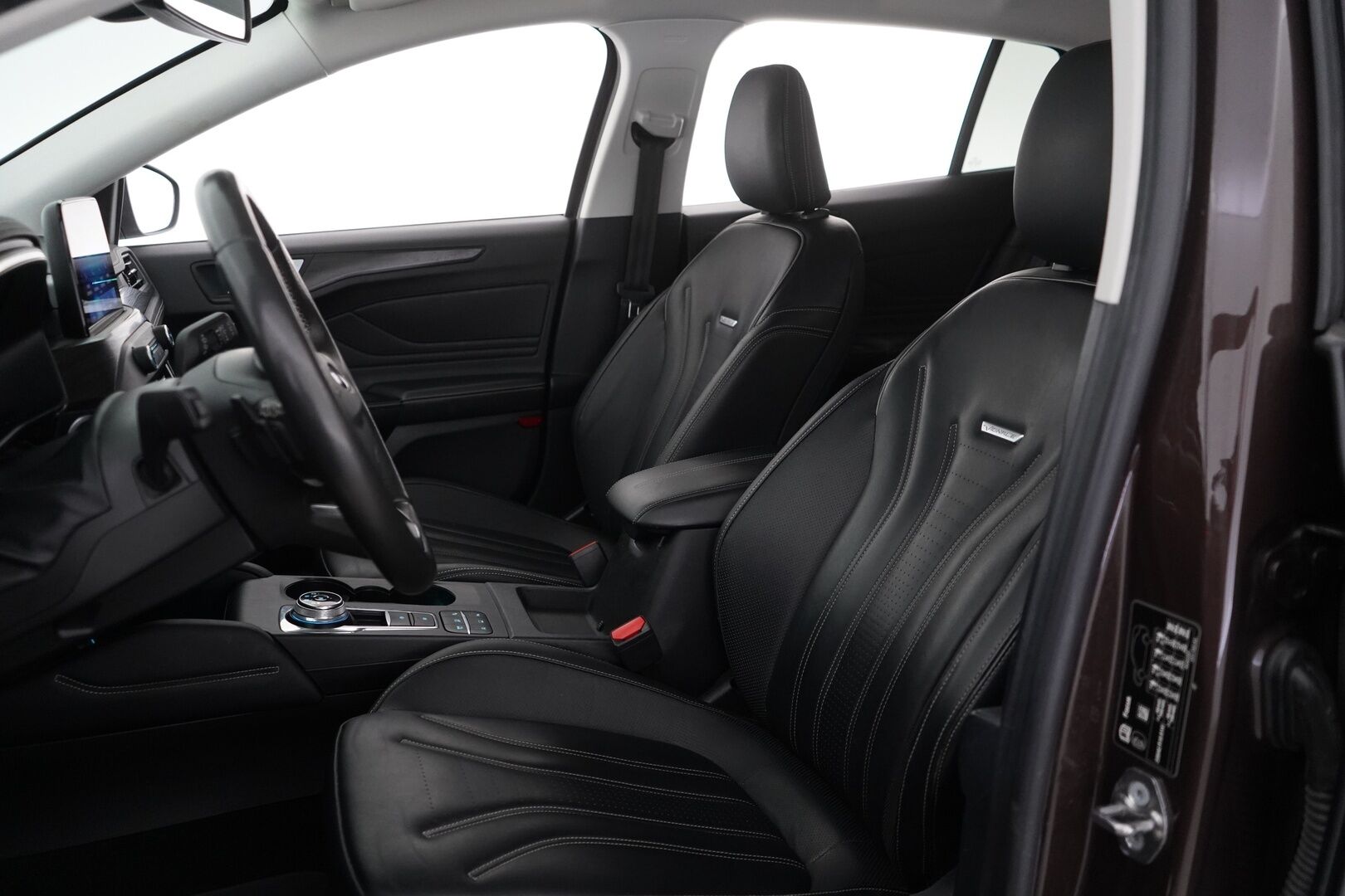 Ford Focus 2019 1,5 EcoBoost 182hv A8 Vignale Wagon * ACC / Lohkolämmitin / Kamera / Navi / Ratinlämmitin / B&O * - Suomi-auto / Kahdet OEM vanteet / Viimeisin huolto 137tkm!