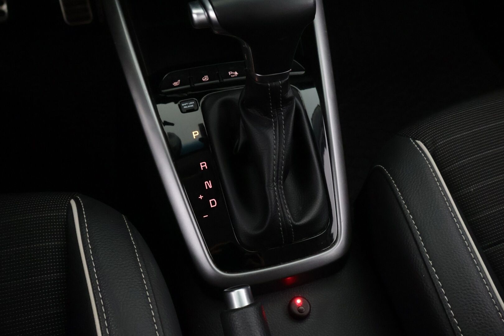 Kia Rio 2019 1,0 T-GDI ISG 120hv GT-Line DCT EcoDynamics - Vakkari / P-kamera / Kaistavahti / Puolinahka Sporttipenkit / Ratinlämmitin / 2x Renkaat Aluvanteilla / Apple&Android