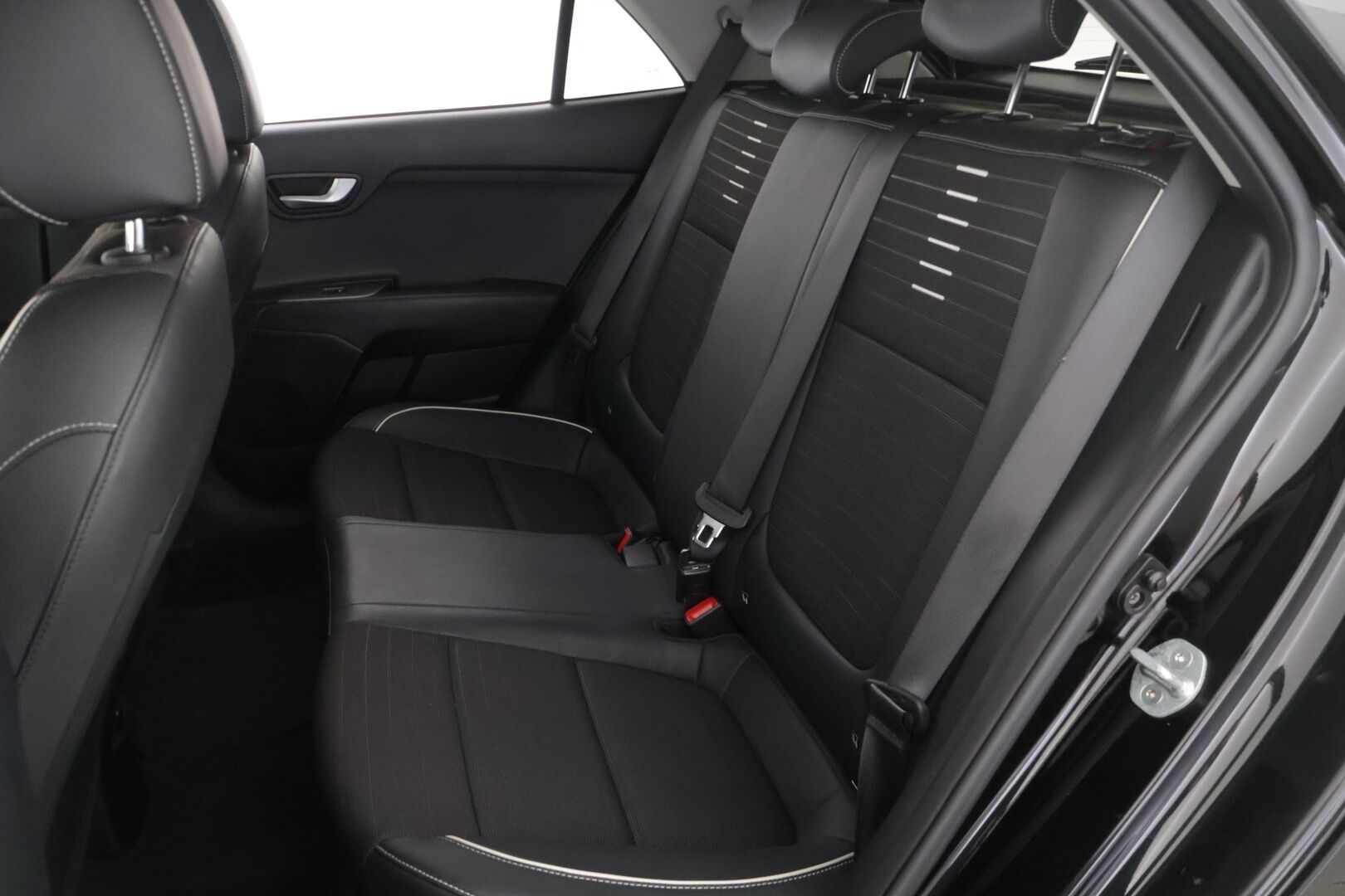 Kia Rio 2019 1,0 T-GDI ISG 120hv GT-Line DCT EcoDynamics - Vakkari / P-kamera / Kaistavahti / Puolinahka Sporttipenkit / Ratinlämmitin / 2x Renkaat Aluvanteilla / Apple&Android