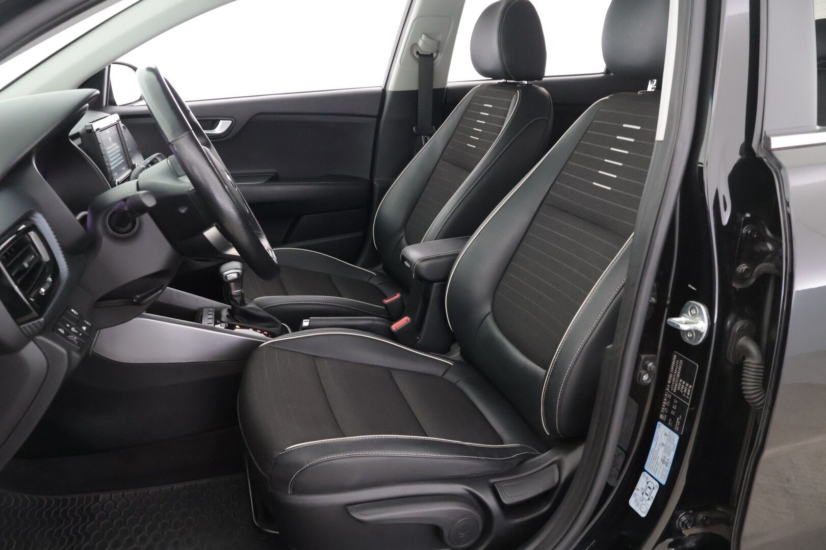 Kia Rio 2019 1,0 T-GDI ISG 120hv GT-Line DCT EcoDynamics - Vakkari / P-kamera / Kaistavahti / Puolinahka Sporttipenkit / Ratinlämmitin / 2x Renkaat Aluvanteilla / Apple&Android