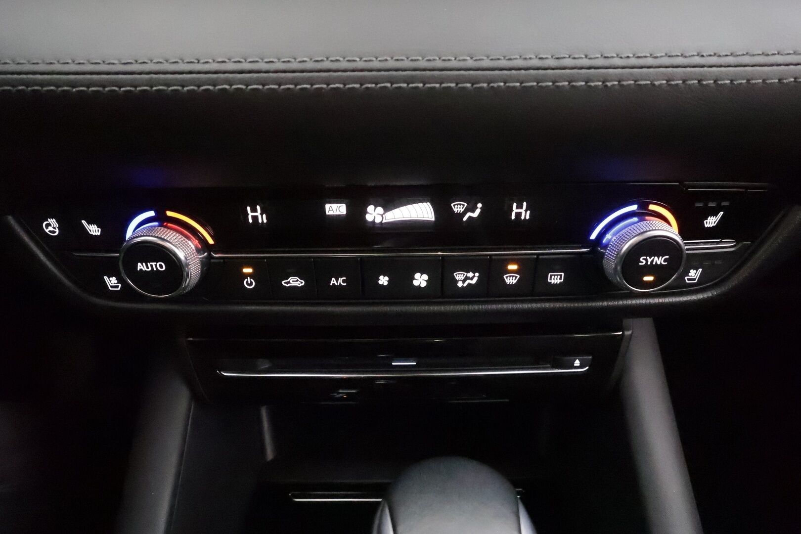 Mazda Mazda6 2019 Sedan 2,5 (194) SKYACTIV-G Luxury Business 6AT  * ACC / 360° / LED / Navi / Muistipenkki / Bose / Lohko+Sisä * - Ilmastoidut nahat / KeylessGo / HUD / Kahdet renkaat aluvanteilla / Merkkihuollettu