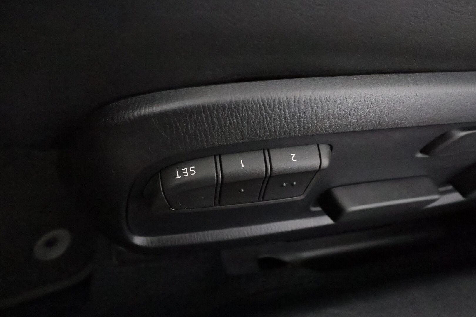 Mazda Mazda6 2019 Sedan 2,5 (194) SKYACTIV-G Luxury Business 6AT  * ACC / 360° / LED / Navi / Muistipenkki / Bose / Lohko+Sisä * - Ilmastoidut nahat / KeylessGo / HUD / Kahdet renkaat aluvanteilla / Merkkihuollettu