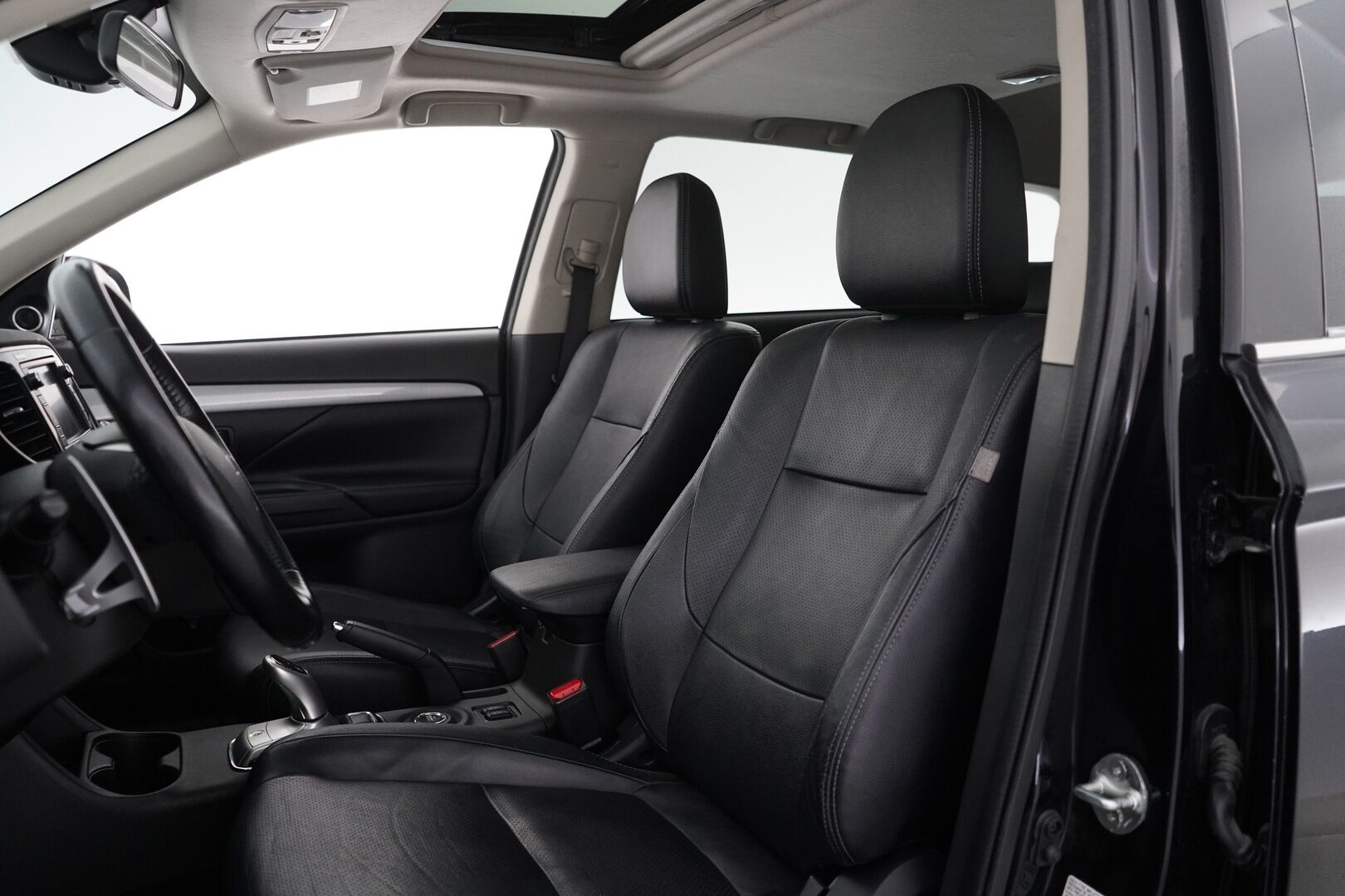 Mitsubishi Outlander PHEV 2014 ACC / Nahat / Kamera / Rockford / Kattoluukku / Koukku / S.penkki* - YritysOutlet - Myydään vain yrityksille - – Tämä auto myydään YritysOutlet -valikoimasta vain yritykselle