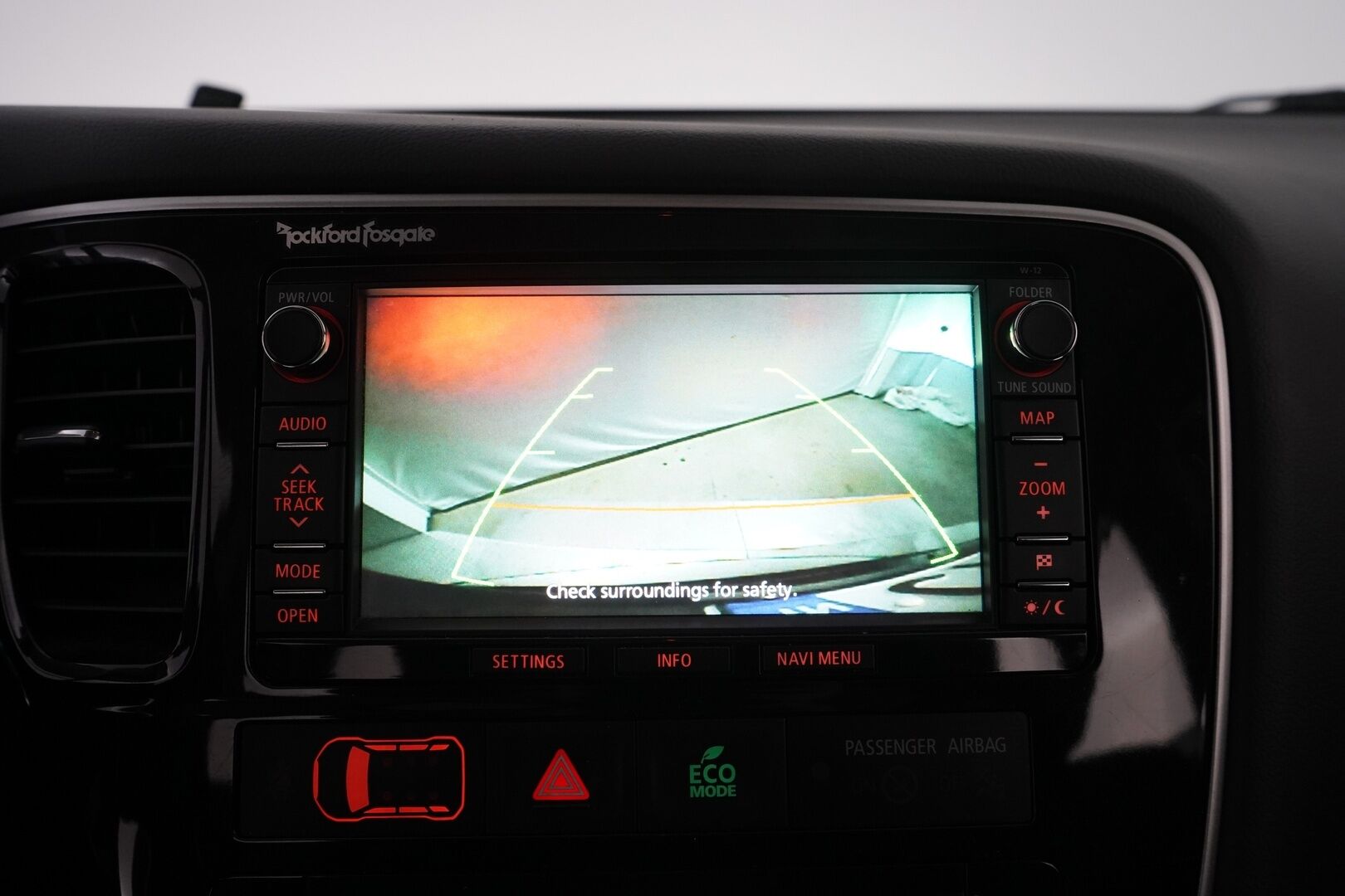 Mitsubishi Outlander PHEV 2014 ACC / Nahat / Kamera / Rockford / Kattoluukku / Koukku / S.penkki* - YritysOutlet - Myydään vain yrityksille - – Tämä auto myydään YritysOutlet -valikoimasta vain yritykselle