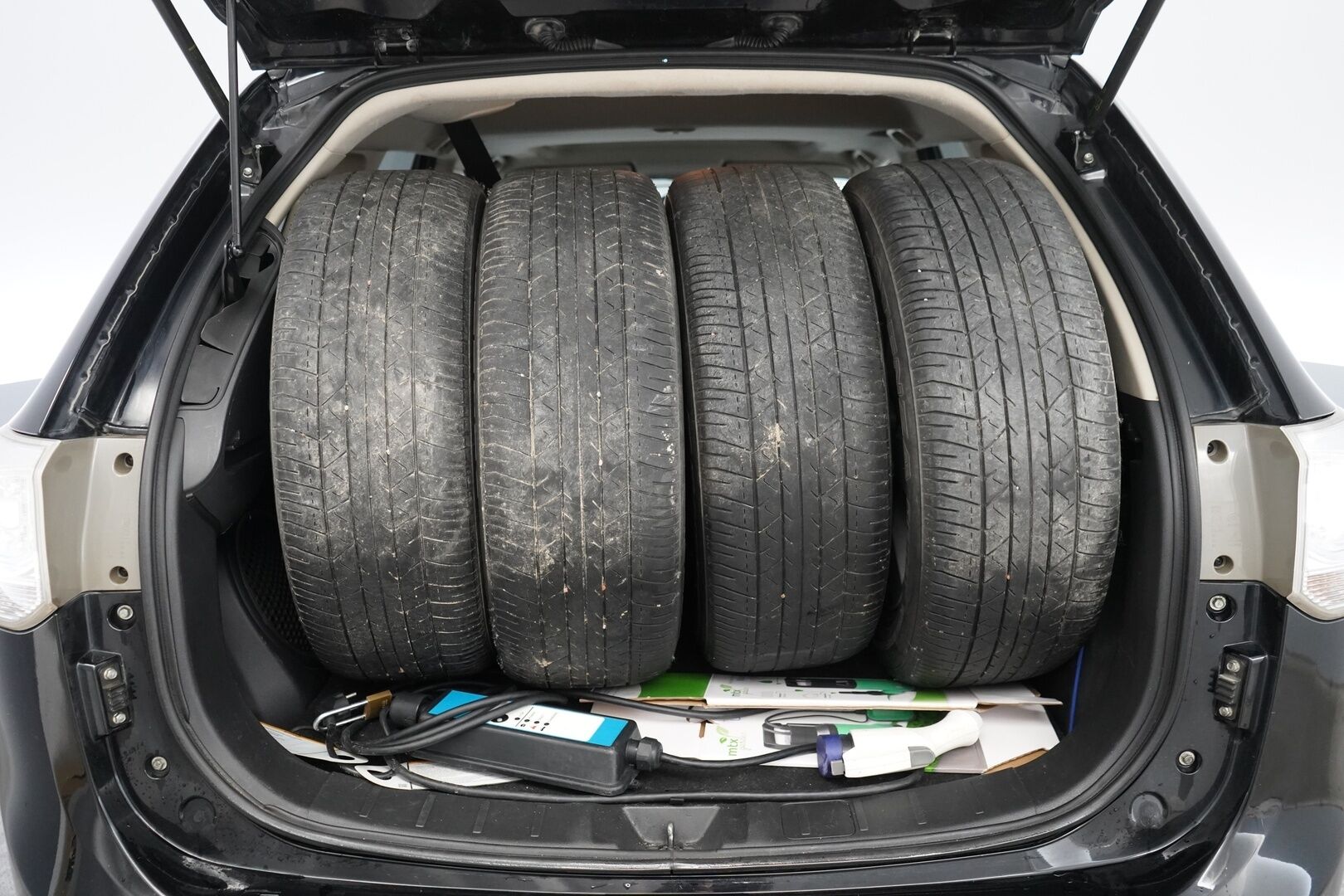 Mitsubishi Outlander PHEV 2014 ACC / Nahat / Kamera / Rockford / Kattoluukku / Koukku / S.penkki* - YritysOutlet - Myydään vain yrityksille - – Tämä auto myydään YritysOutlet -valikoimasta vain yritykselle