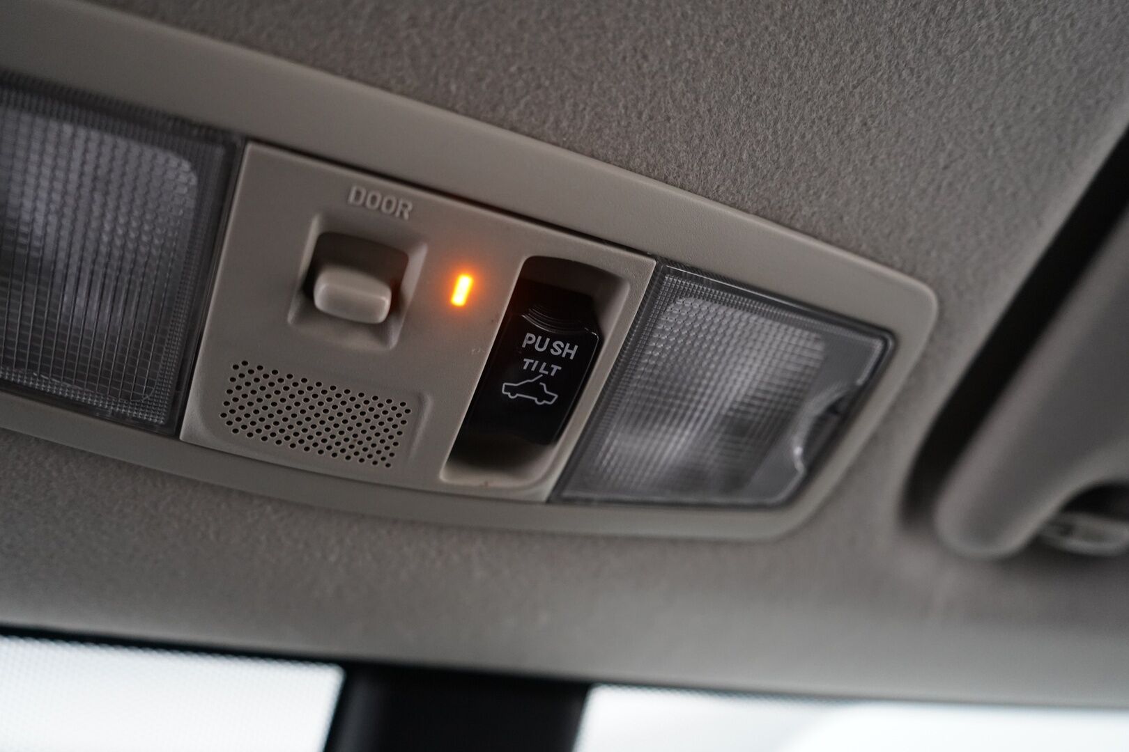 Mitsubishi Outlander PHEV 2014 ACC / Nahat / Kamera / Rockford / Kattoluukku / Koukku / S.penkki* - YritysOutlet - Myydään vain yrityksille - – Tämä auto myydään YritysOutlet -valikoimasta vain yritykselle