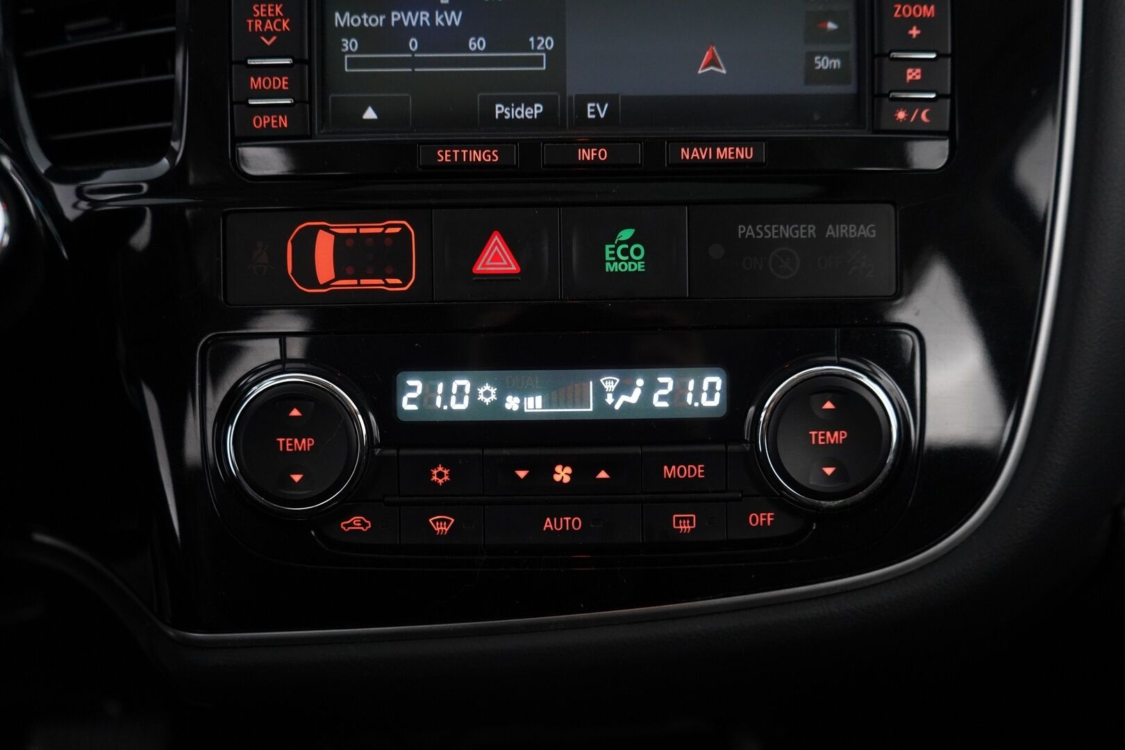 Mitsubishi Outlander PHEV 2014 ACC / Nahat / Kamera / Rockford / Kattoluukku / Koukku / S.penkki* - YritysOutlet - Myydään vain yrityksille - – Tämä auto myydään YritysOutlet -valikoimasta vain yritykselle