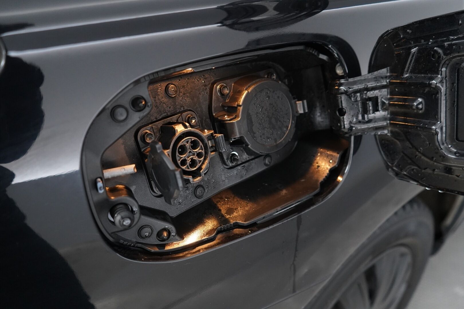 Mitsubishi Outlander PHEV 2014 ACC / Nahat / Kamera / Rockford / Kattoluukku / Koukku / S.penkki* - YritysOutlet - Myydään vain yrityksille - – Tämä auto myydään YritysOutlet -valikoimasta vain yritykselle