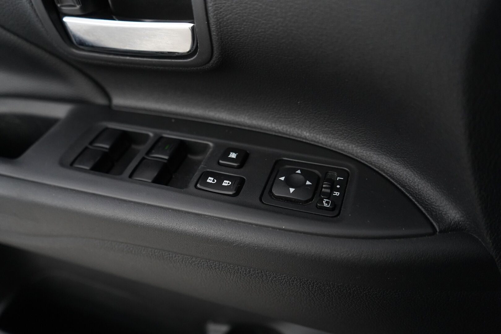 Mitsubishi Outlander PHEV 2014 ACC / Nahat / Kamera / Rockford / Kattoluukku / Koukku / S.penkki* - YritysOutlet - Myydään vain yrityksille - – Tämä auto myydään YritysOutlet -valikoimasta vain yritykselle