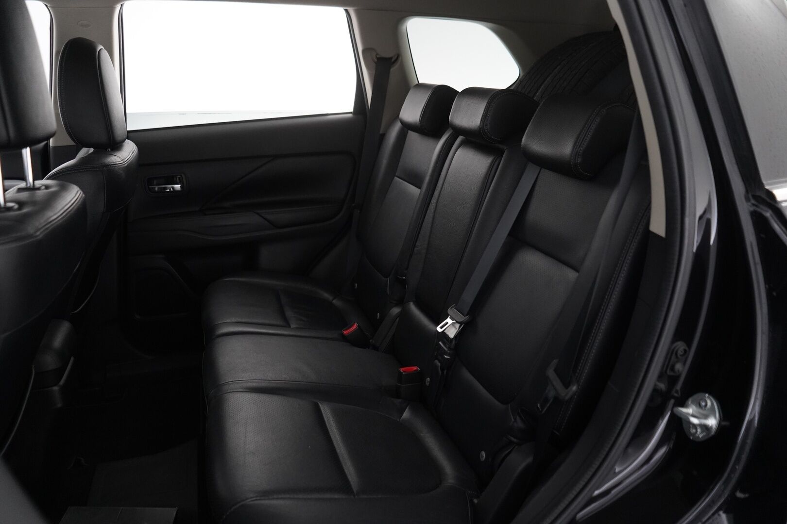 Mitsubishi Outlander PHEV 2014 ACC / Nahat / Kamera / Rockford / Kattoluukku / Koukku / S.penkki* - YritysOutlet - Myydään vain yrityksille - – Tämä auto myydään YritysOutlet -valikoimasta vain yritykselle