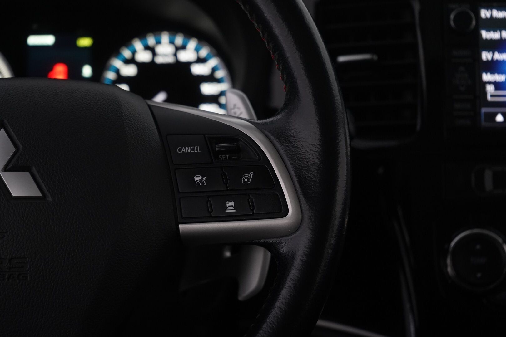 Mitsubishi Outlander PHEV 2014 ACC / Nahat / Kamera / Rockford / Kattoluukku / Koukku / S.penkki* - YritysOutlet - Myydään vain yrityksille - – Tämä auto myydään YritysOutlet -valikoimasta vain yritykselle