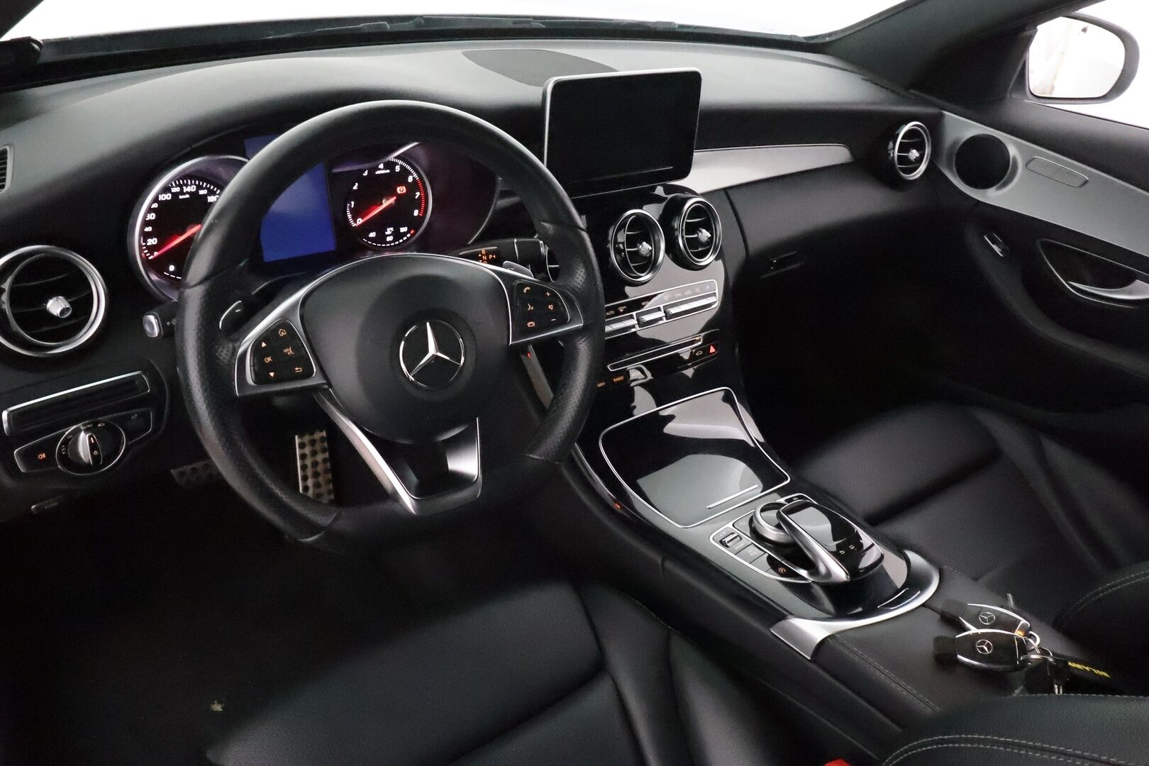 Mercedes-Benz C 2016 C 180 A AMG Premium Edition *Night-paketti / LED High Performance / Vakkari / Nahkasisusta / P.tutkat / Lohkolämmitin* - Alkuperäinen kattoboksi! 