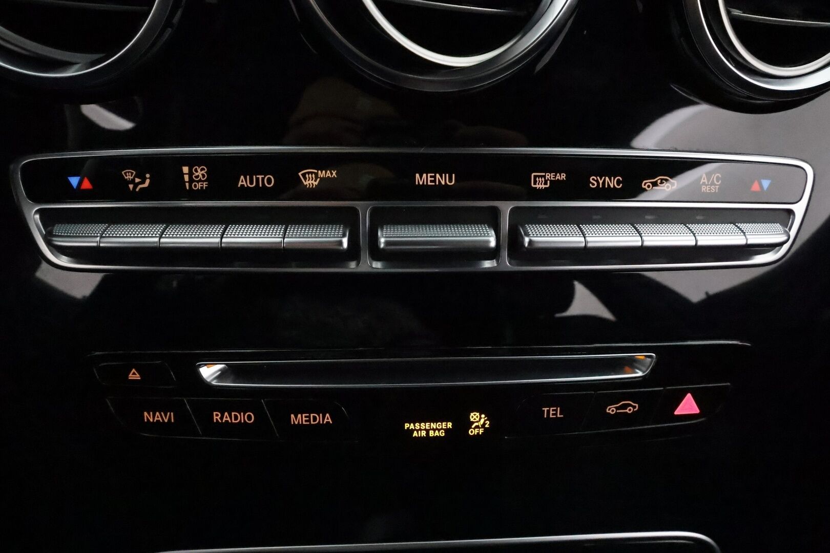 Mercedes-Benz C 2016 C 180 A AMG Premium Edition *Night-paketti / LED High Performance / Vakkari / Nahkasisusta / P.tutkat / Lohkolämmitin* - Alkuperäinen kattoboksi! 