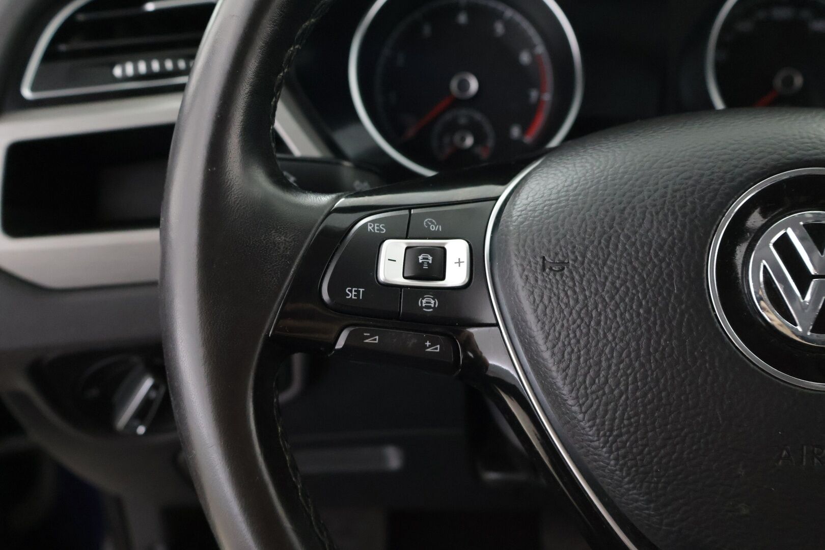 Volkswagen Touran 2019 Comfortline 1,5 TSI EVO 110 kW (150 hv) DSG-automaatti - ACC | 7-paikkainen | Juuri huollettu | Hihna 02/25 | Polttoainekäyttöinen lisälämmitin kaukosäätimellä | Apple CarPlay & Android Auto | Pysäköintitutkat edessä ja takana
