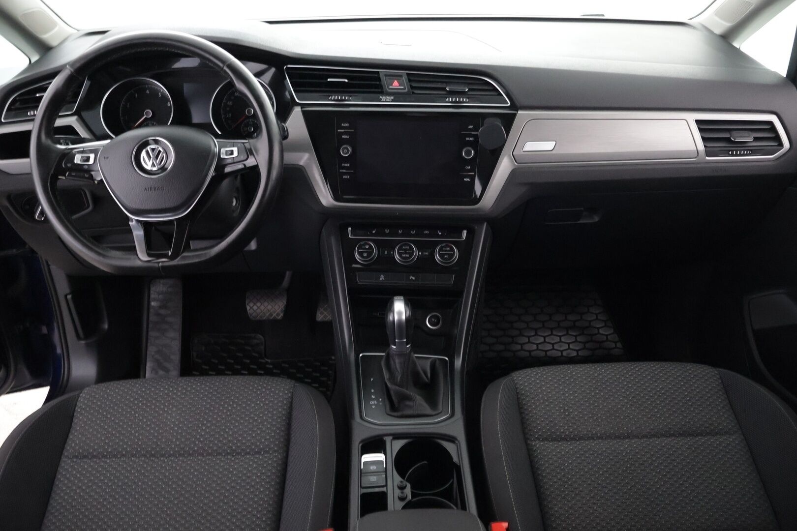 Volkswagen Touran 2019 Comfortline 1,5 TSI EVO 110 kW (150 hv) DSG-automaatti - ACC | 7-paikkainen | Juuri huollettu | Hihna 02/25 | Polttoainekäyttöinen lisälämmitin kaukosäätimellä | Apple CarPlay & Android Auto | Pysäköintitutkat edessä ja takana