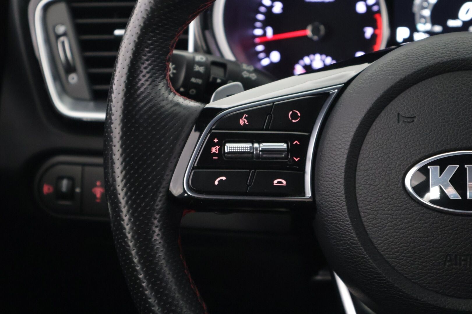 Kia ProCeed 2019 1.6 T-GDI ISG 204hv GT SB DCT A/T *Vakkari / Nahka-Alcantara / Sporttipenkit / Peruutuskamera / Navigointijärjestelmä* - *Tehokkaammalla koneella / Suomi-auto / GT / Särmä huoltohistoria / Kahdet renkaat vanteineen*