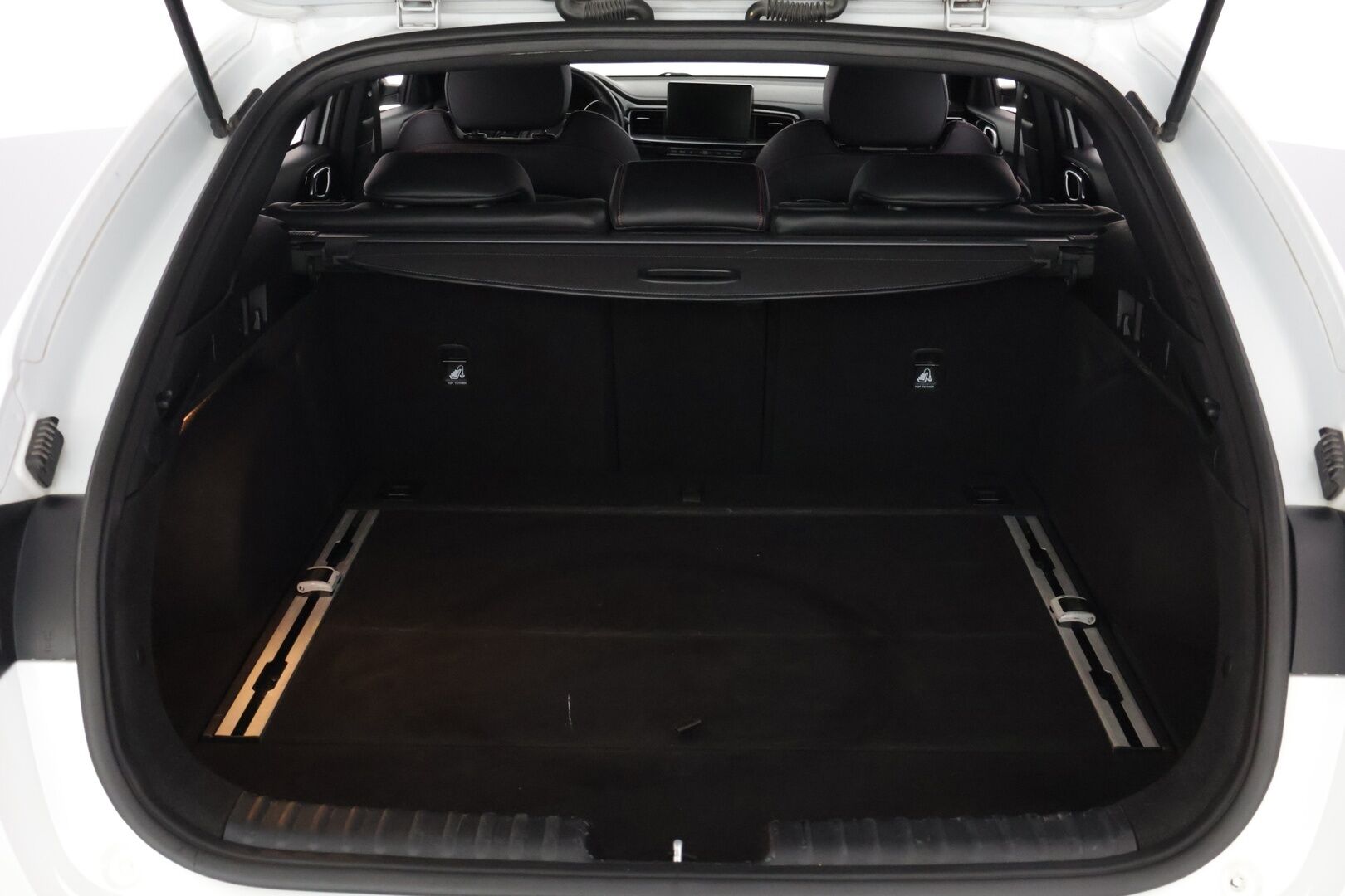 Kia ProCeed 2019 1.6 T-GDI ISG 204hv GT SB DCT A/T *Vakkari / Nahka-Alcantara / Sporttipenkit / Peruutuskamera / Navigointijärjestelmä* - *Suomi-auto / GT / Särmä huoltohistoria / Kahdet renkaat vanteineen* - HULLUT BLACKWEEK JATKOT - KORKOTARJOUS 2,49%