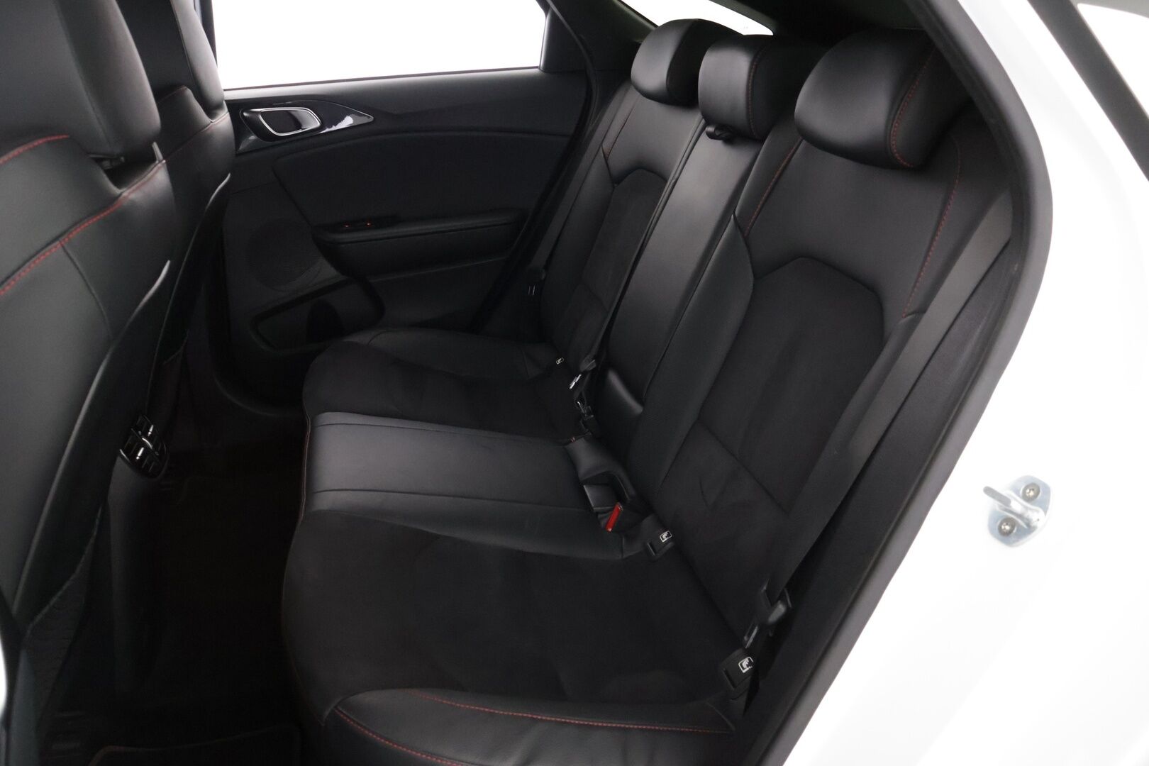 Kia ProCeed 2019 1.6 T-GDI ISG 204hv GT SB DCT A/T *Vakkari / Nahka-Alcantara / Sporttipenkit / Peruutuskamera / Navigointijärjestelmä* - *Suomi-auto / GT / Särmä huoltohistoria / Kahdet renkaat vanteineen*