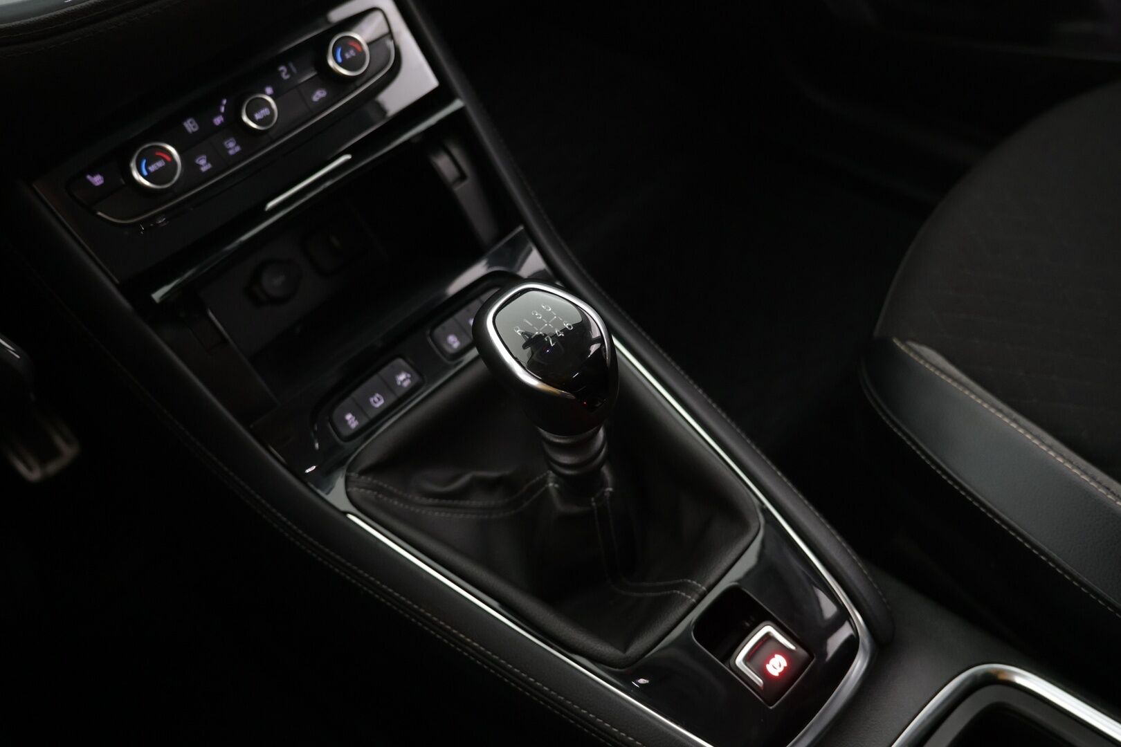 Opel Grandland X 2019 Innovation Plus 130 Turbo - / Suomi auto / apple carplay / 2x renkaat