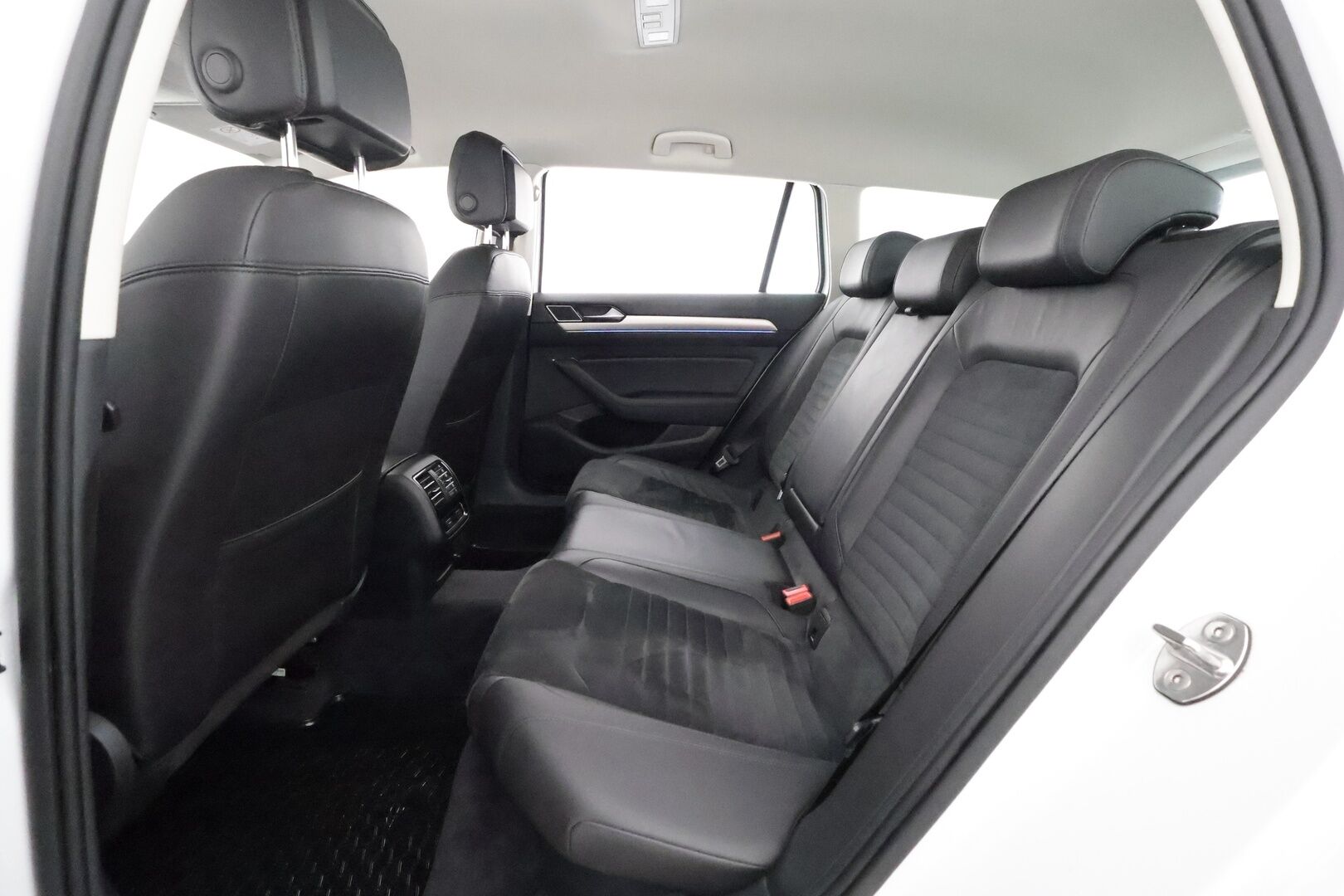 Volkswagen Passat 2016 Variant Comfortline 1,4 TSI 110 kW (150 hv) ACT DSG-aut. **Adapt.Vakkari / LED-valot / P.Kamera / Apple&Android** - 3-Alueinen AC / 2x Renkaat 