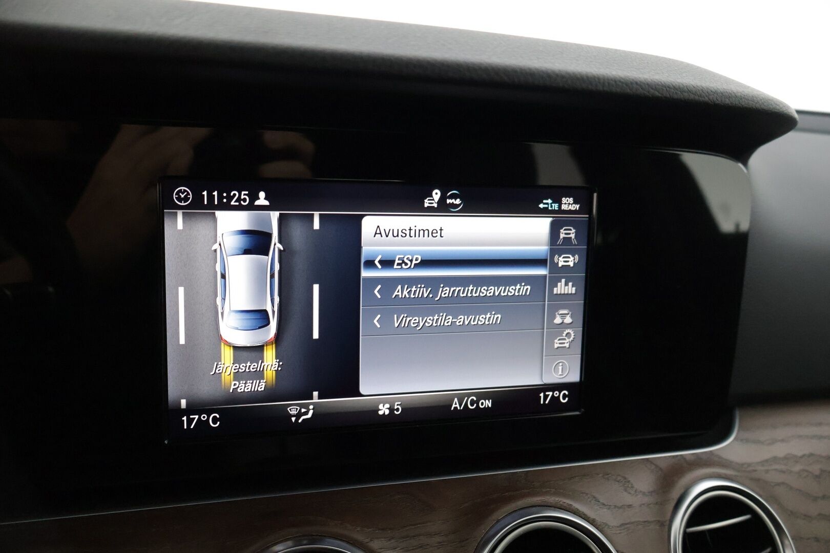 Mercedes-Benz E 2019 200 d A Business * Sport Nahat / P-Kamera / Lohkolämmitin / Musta Sisäkatto / Navi * - 3,99 % KORKOTARJOUS TÄHÄN AUTOON - * Kovilla varusteilla ja todella vähän ajettu Suomi-Auto! *