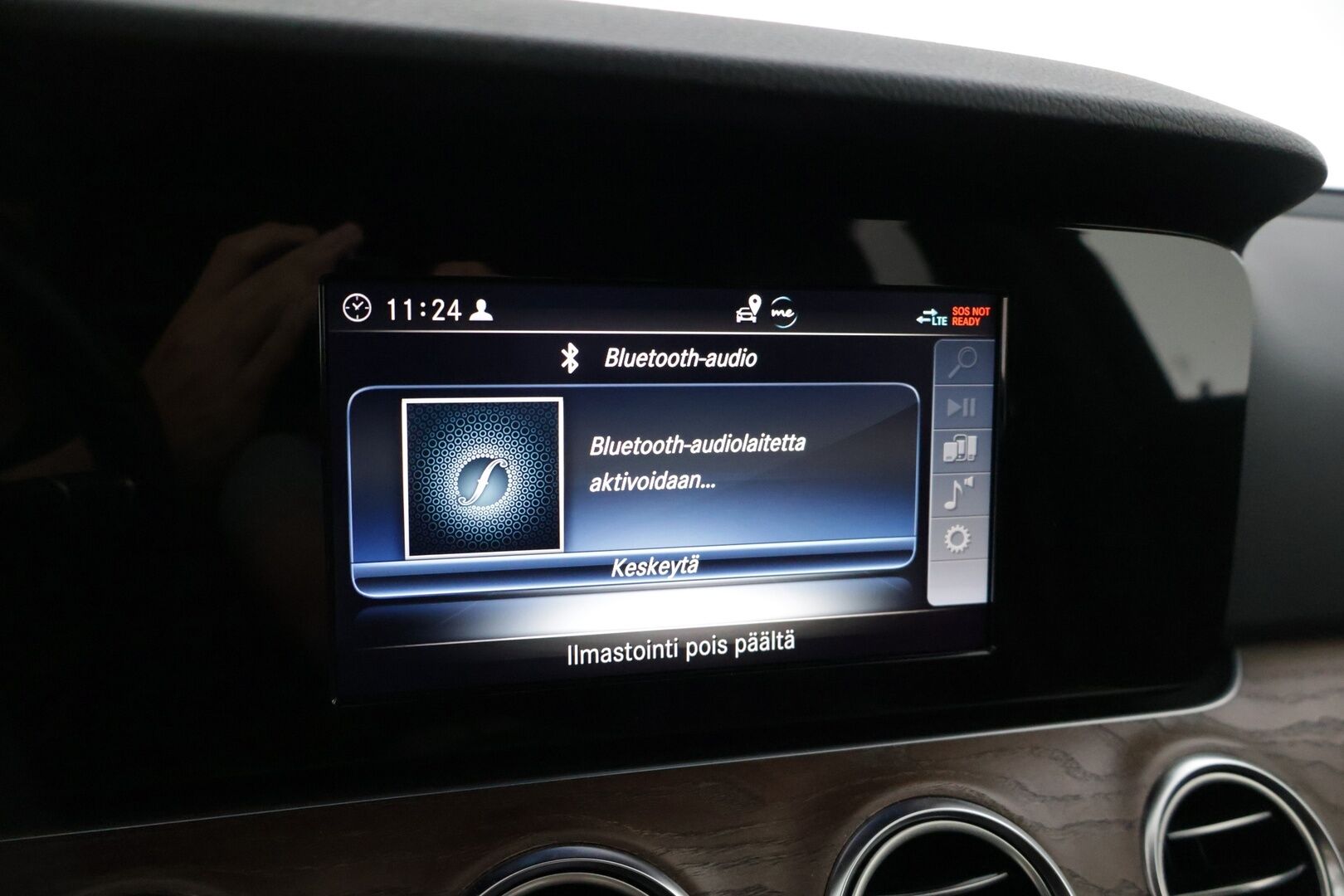 Mercedes-Benz E 2019 200 d A Business * Sport Nahat / P-Kamera / Lohkolämmitin / Musta Sisäkatto / Navi * - 3,99 % KORKOTARJOUS TÄHÄN AUTOON - * Kovilla varusteilla ja todella vähän ajettu Suomi-Auto! *
