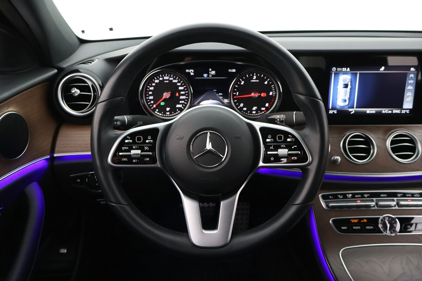 Mercedes-Benz E 2019 200 d A Business * Nahkasisusta / P-Kamera / Lohkolämmitin / Navi * - 3,99 % KORKOTARJOUS TÄHÄN AUTOON - * Suomi-auto / 2x Renkaat / Vähän ajettu *