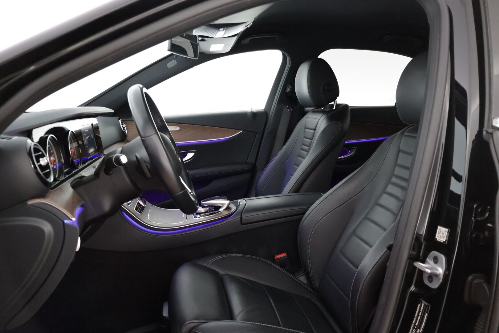 Mercedes-Benz E 2019 200 d A Business * Sport Nahat / P-Kamera / Lohkolämmitin / Musta Sisäkatto / Navi * - 3,99 % KORKOTARJOUS TÄHÄN AUTOON - * Kovilla varusteilla ja todella vähän ajettu Suomi-Auto! *