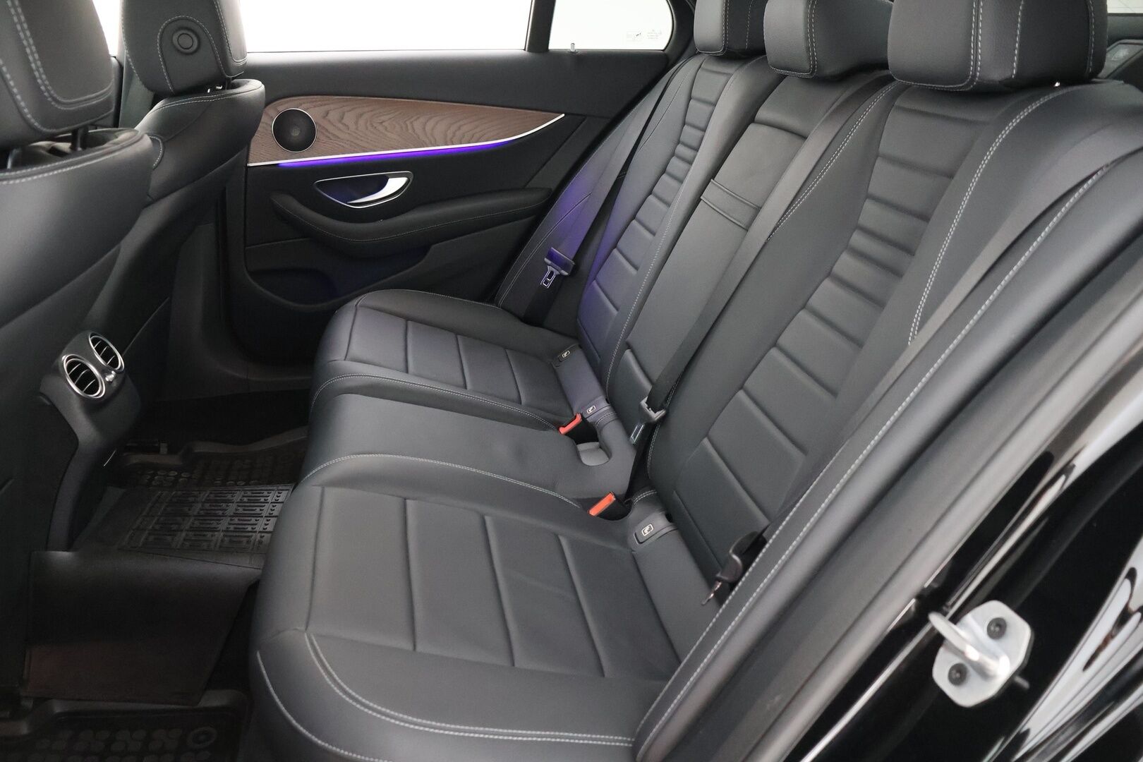 Mercedes-Benz E 2019 200 d A Business * Nahkasisusta / P-Kamera / Lohkolämmitin / Navi * - 3,99 % KORKOTARJOUS TÄHÄN AUTOON - * Suomi-auto / 2x Renkaat / Vähän ajettu *