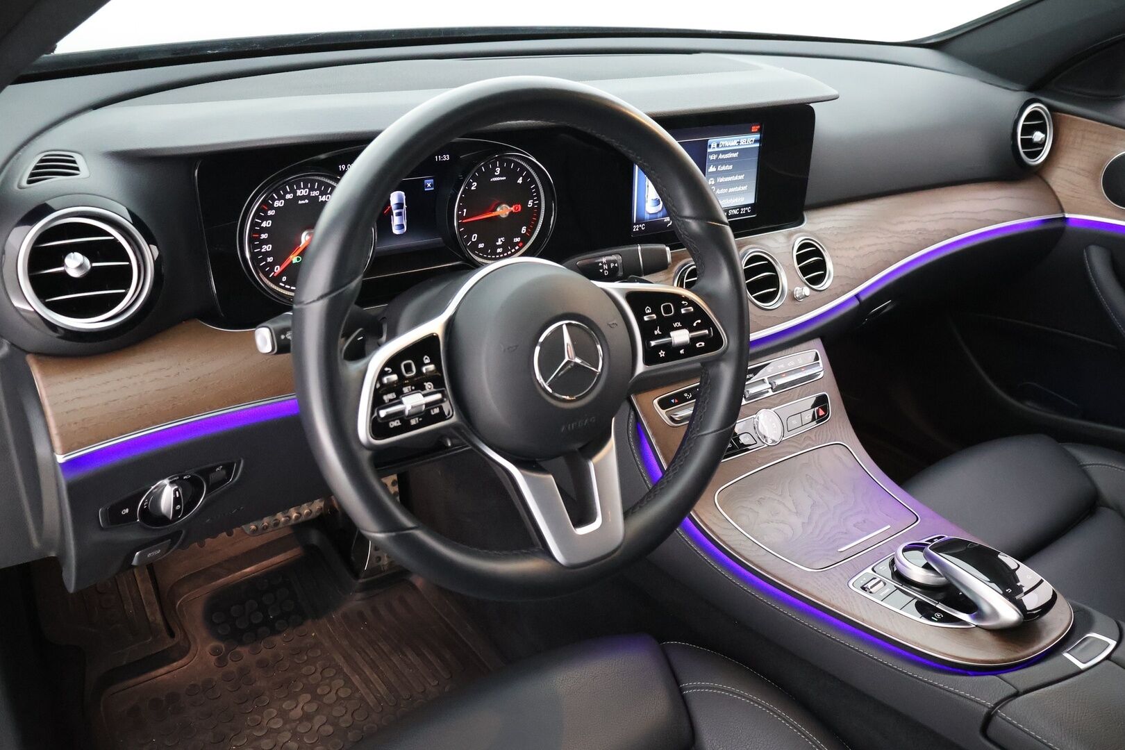 Mercedes-Benz E 2019 200 d A Business * Nahkasisusta / P-Kamera / Lohkolämmitin / Navi * - 3,99 % KORKOTARJOUS TÄHÄN AUTOON - * Suomi-auto / 2x Renkaat / Vähän ajettu *