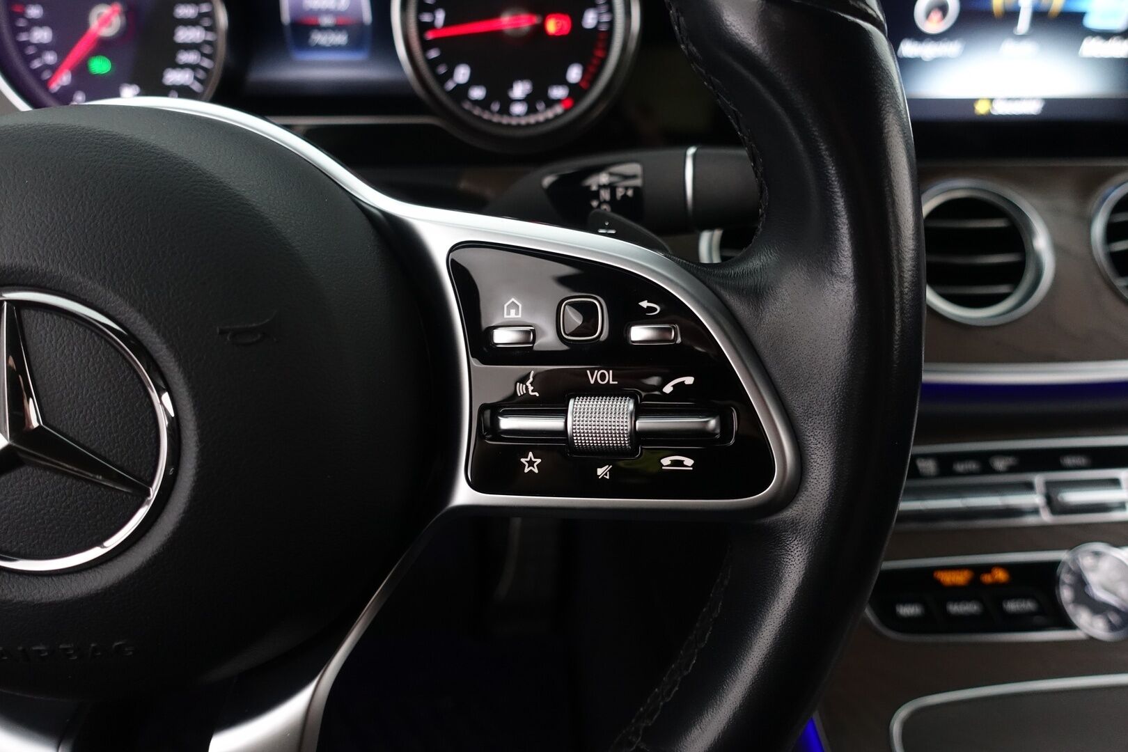 Mercedes-Benz E 2019 200 d A Business - | Suomi-auto | P.Kamera | Urheiluistuimet | Nahkasisusta | Lohkolämmitin | Navi | LED Performance | Vakkari | Ambient | 
