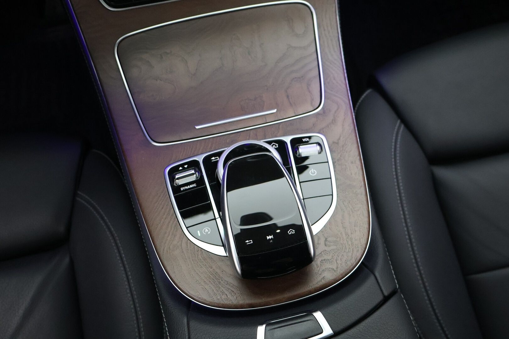Mercedes-Benz E 2019 200 d A Business * Nahkasisusta / P-Kamera / Lohkolämmitin / Navi * - 3,99 % KORKOTARJOUS TÄHÄN AUTOON - * Suomi-auto / 2x Renkaat / Vähän ajettu *