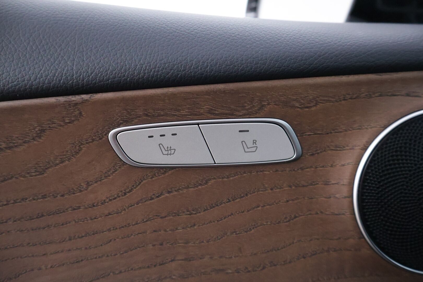 Mercedes-Benz E 2019 200 d A Business * Sport Nahat / P-Kamera / Lohkolämmitin / Musta Sisäkatto / Navi * - 3,99 % KORKOTARJOUS TÄHÄN AUTOON - * Kovilla varusteilla ja todella vähän ajettu Suomi-Auto! *