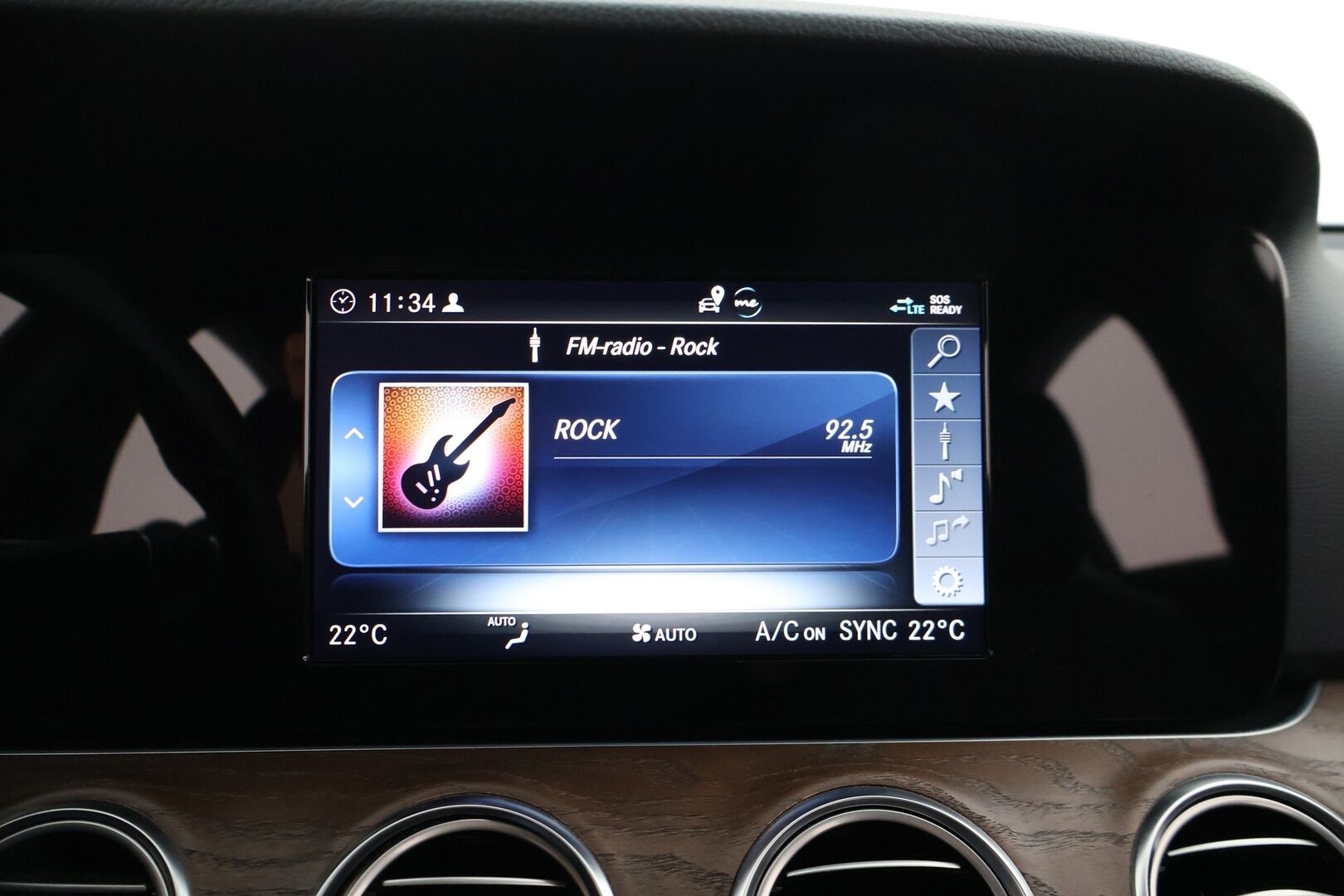 Mercedes-Benz E 2019 200 d A Business * Nahkasisusta / P-Kamera / Lohkolämmitin / Navi * - 3,99 % KORKOTARJOUS TÄHÄN AUTOON - * Suomi-auto / 2x Renkaat / Vähän ajettu *