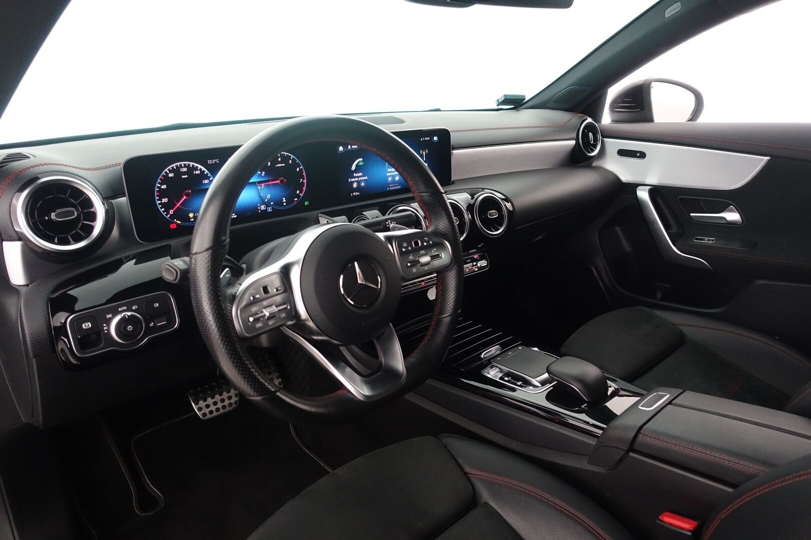 Mercedes-Benz CLA 2019 180 A Business AMG - Suomi-auto | AMG-paketit | Widescreen | P.Kamera | Sporttipenkit | Navi LED High Performance | Puolinahat | AppleCarPlay | Kaistanpitoavustin | 2X Renkaat |
