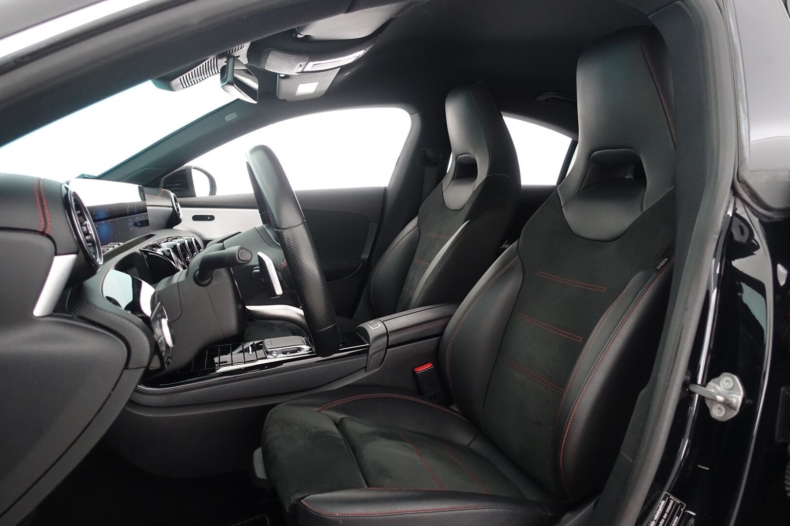 Mercedes-Benz CLA 2019 180 A Business AMG - Suomi-auto | AMG-paketit | Widescreen | P.Kamera | Sporttipenkit | Navi LED High Performance | Puolinahat | AppleCarPlay | Kaistanpitoavustin | 2X Renkaat |