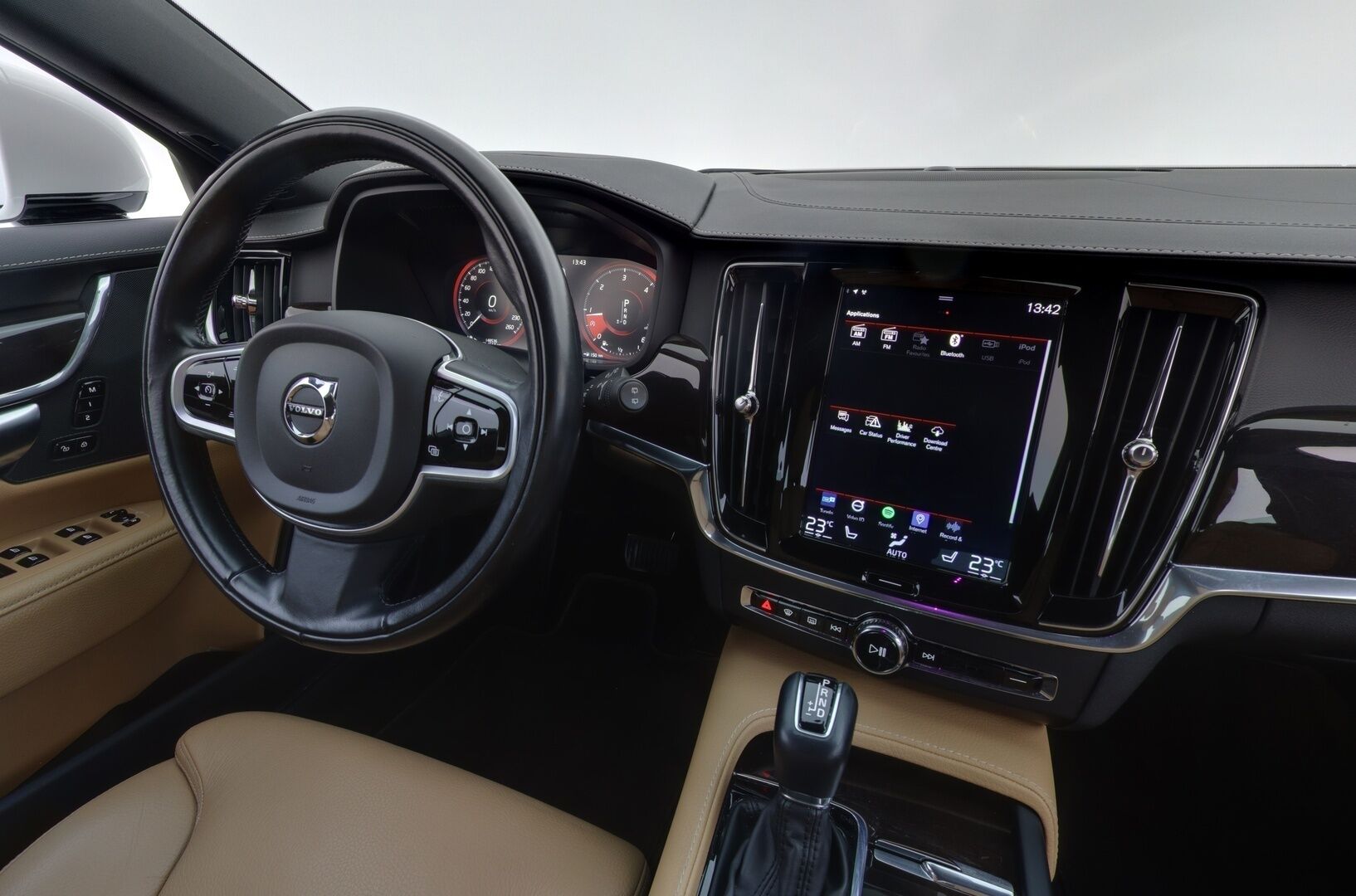 Volvo V90 2019 D3 AWD Business Inscription aut - Webasto | ACC | Pilot Assist | Koukku | Konjakkinahat | High.Performance Audio | KeyLess