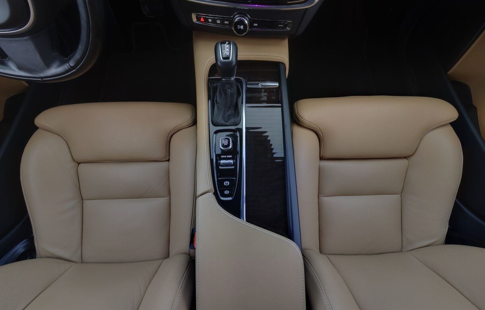 Volvo V90 2019 D3 AWD Business Inscription aut - Webasto | ACC | Pilot Assist | Koukku | Konjakkinahat | High.Performance Audio | KeyLess