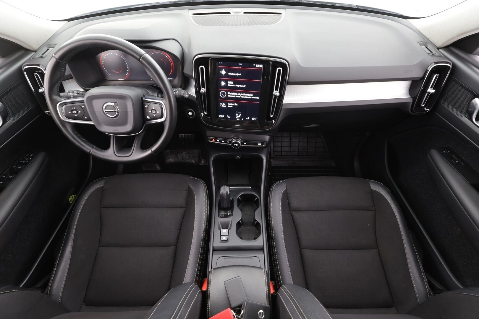 Volvo XC40 2019 D3 Business aut * Webasto / Koukku / ACC / LED / P.Kamera / Kaistavahti / Navi * - Suomi-auto / Kahdet renkaat aluvanteilla - HULLUT AVAJAISHULINAT KORKOTARJOUS 3,29 %