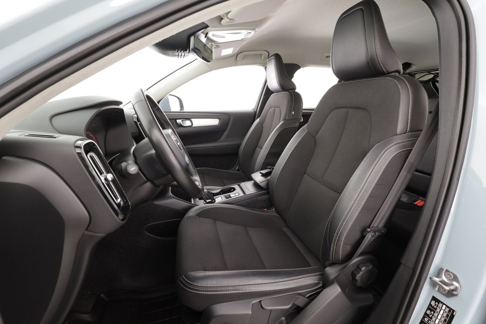 Volvo XC40 2019 D3 Business aut * Webasto / Koukku / ACC / LED / P.Kamera / Kaistavahti / Navi * - Suomi-auto / Kahdet renkaat aluvanteilla - HULLUT AVAJAISHULINAT KORKOTARJOUS 3,29 %