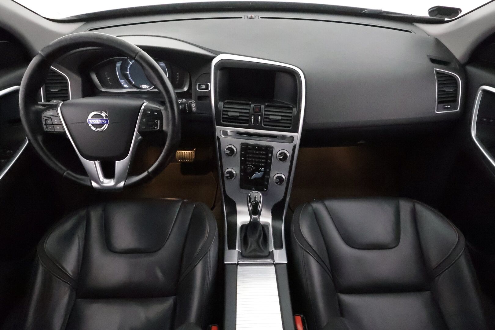 Volvo XC60 2016 D4 Ocean Race aut *Vakkari / Koukku / Webasto / Navi / Sporttinahat / Digimittaristo* - Kahdet renkaat aluvanteilla - HULLU BLACKWEEK KORKOTARJOUS 2,49%