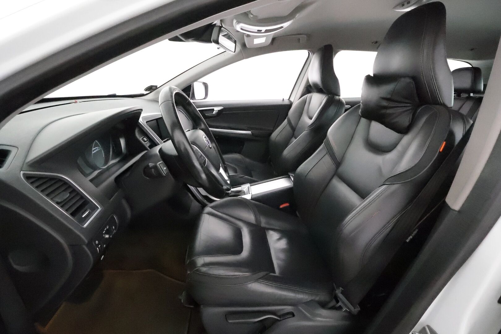 Volvo XC60 2016 D4 Ocean Race aut *Vakkari / Koukku / Webasto / Navi / Sporttinahat / Digimittaristo* - Kahdet renkaat aluvanteilla - HULLU BLACKWEEK KORKOTARJOUS 2,49%