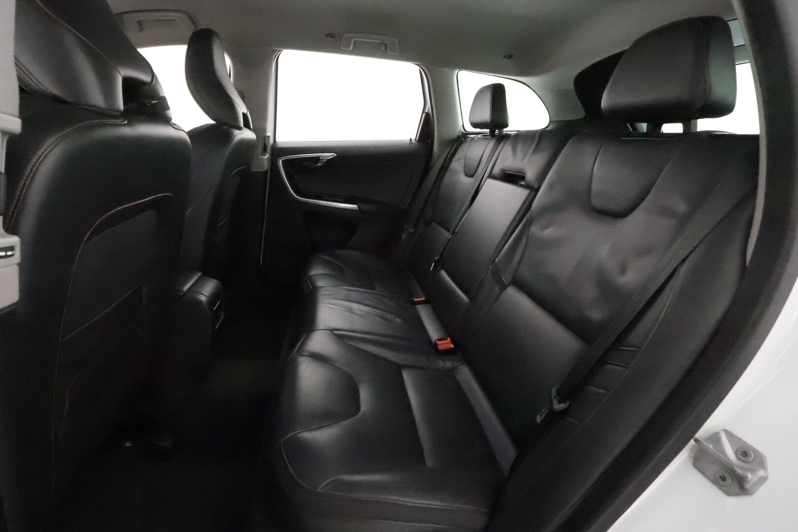 Volvo XC60 2016 D4 Ocean Race aut *Vakkari / Koukku / Webasto / Navi / Sporttinahat / Digimittaristo* - Kahdet renkaat aluvanteilla - HULLU BLACKWEEK KORKOTARJOUS 2,49%