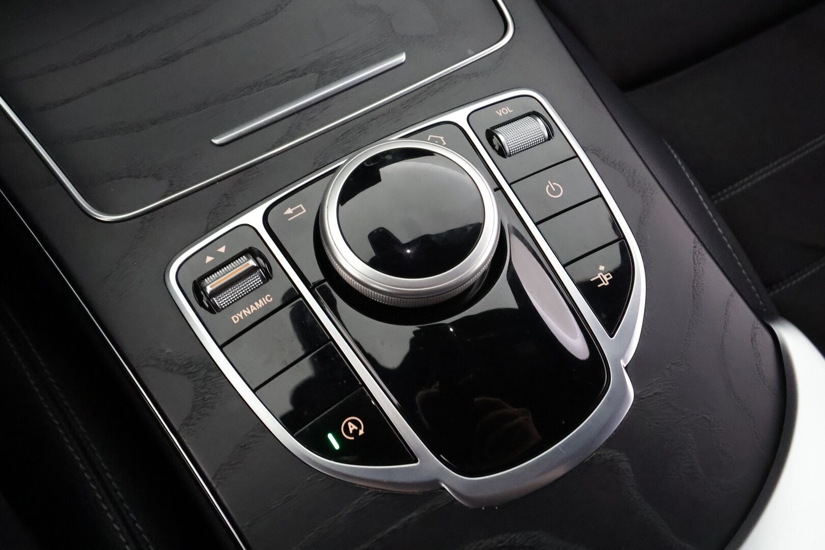 Mercedes-Benz C 2019 400 4Matic A Coupe AMG - | Burmester | Facelift | Designo erikoisväri | P.kamera | Sporttipenkit | Apple & Android | LED | Nahka-alcantara | Merkkihuollot | 2x renkaat |