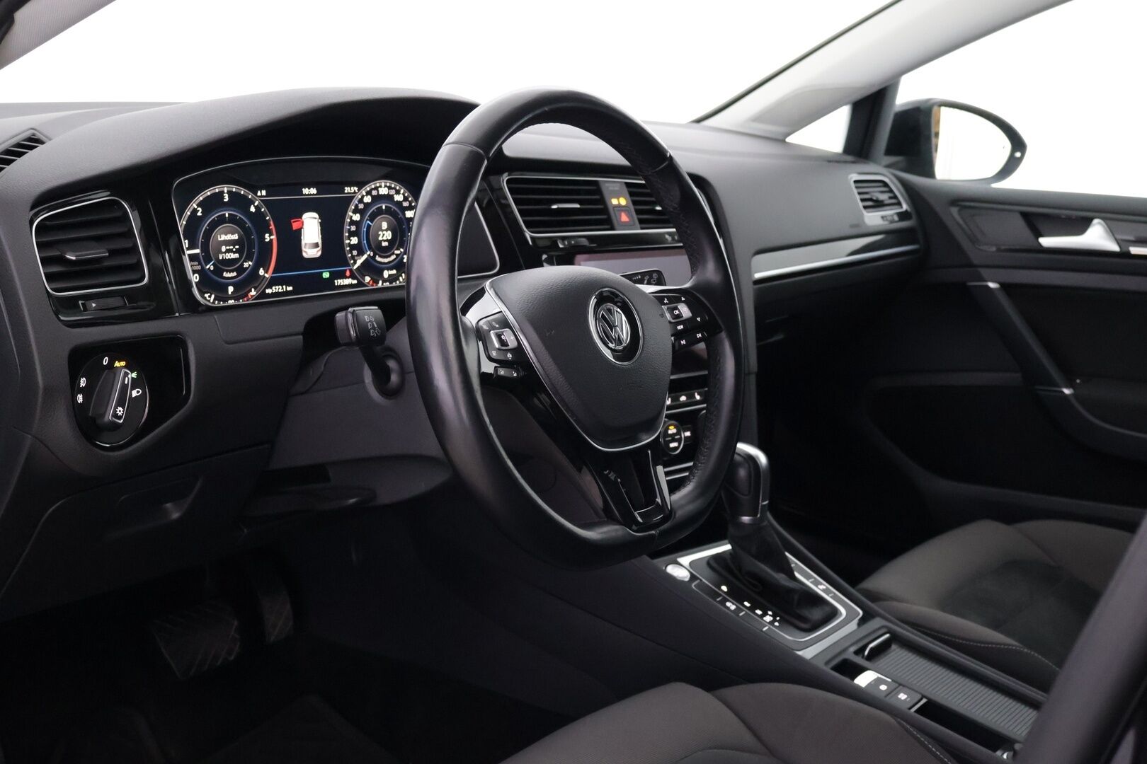 Volkswagen Golf 2019 Variant Highline 2,0 TDI SCR 110 kW (150 hv) DSG *ACC / Koukku / Navi / Webasto / Digimittaristo / P.kamera / Led* - Pieni ruokainen! / Jakopää vaihdettu 159tkm 05.2025! - Osta nyt, maksa vasta ensi vuonna